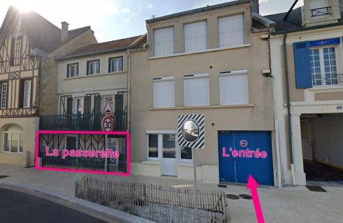 Luc-sur-Mer Apartment | La Passerelle - Terrace and balcony with sea view