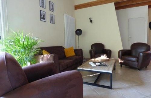 Saintes House | La Patte Charentaise Parking gratuit Le calme en ville
