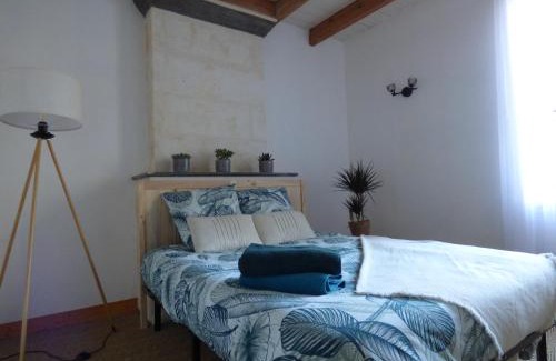 Saintes House | La Patte Charentaise Parking gratuit Le calme en ville