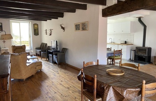 Villeneuve-dʼAllier House | La Pause, a family home on the water's edge