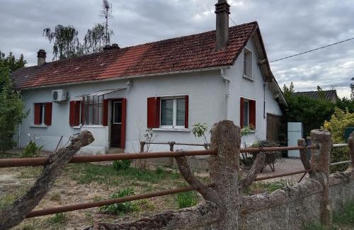 Saint-Christophe-en-Bazelle House | La petite maison des villages