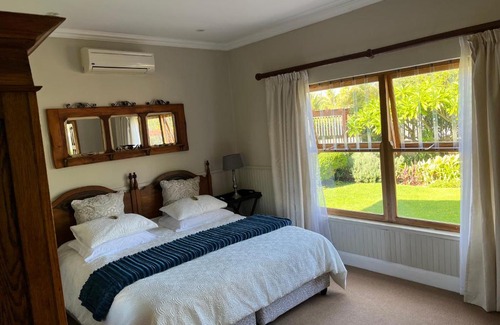 Oudtshoorn House | La Pension Guest House