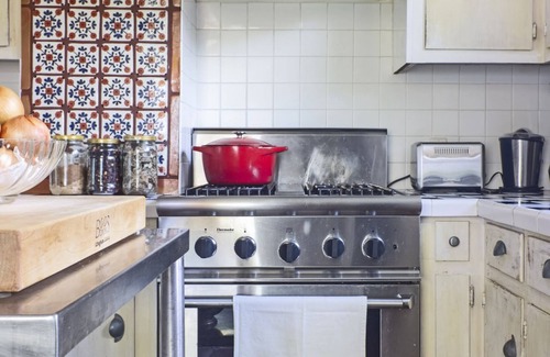 Wilmington House | La Pension in Carolina Place - Spacious 1 Bed 1 Bath Garden Retreat- Sleeps 2!