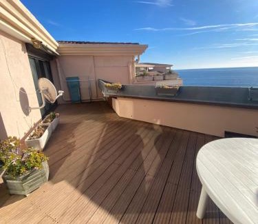 Cannes La Bocca Apartment | La Perla del Mare