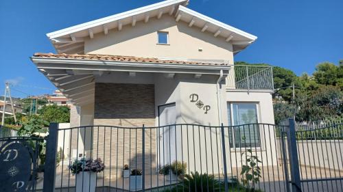 Santa Maria House | La Perla DP