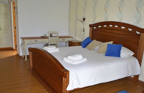 Santa Cruz Hotel | La Perla Hotel