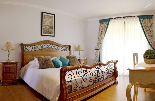 Santa Cruz Hotel | La Perla Hotel