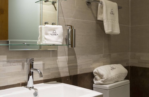 Santa Cruz Hotel | La Perla Hotel