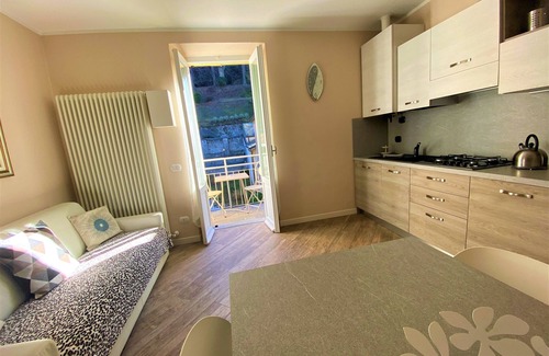 Bellagio Apartment | La Perla New & stylish apartment with balcony Bellagio centre