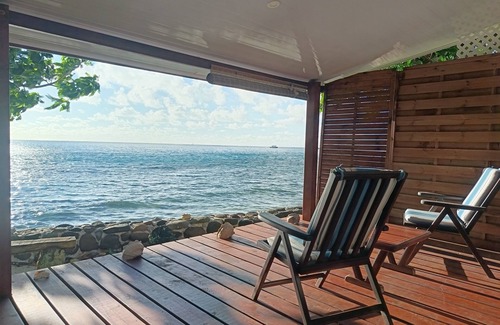 Pihaena House | La Perle de Moorea Fare MOANA ITI LAGON EDGE FOOT IN WATER OPUNOHU BAY