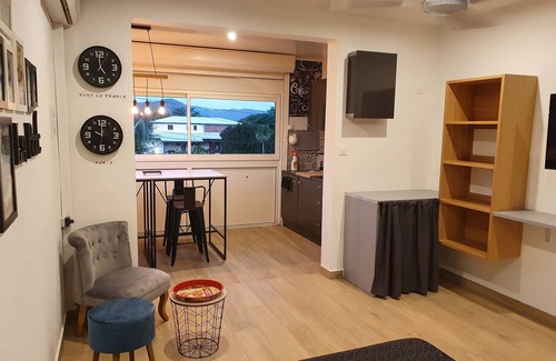 Quartier Desert Apartment | La Perle pool and beach with sea view