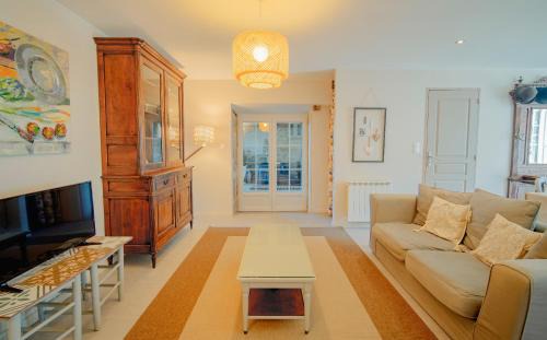 La Bachellerie House | La Petite Bachelière - terrasse couverte extérieure et jacuzzi