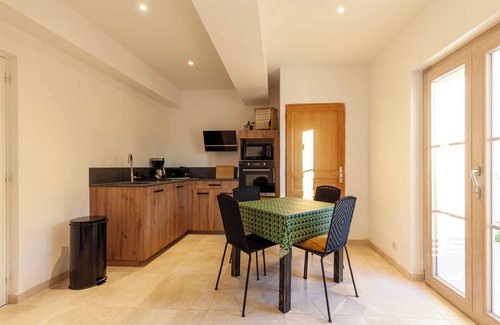 Sanary-sur-Mer House | La Petite Bastide with mountain views, private terrace and Wi-Fi