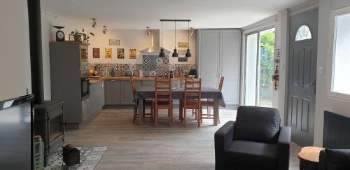 Quillan House | LA PETITE BICOQUE au fond du jardin