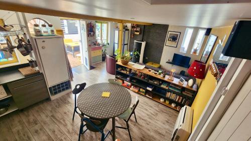 Quiberville House | la petite maison en bois bleue