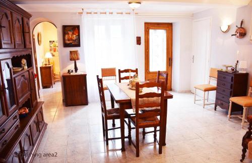 Cesseras House | La Petite Maison