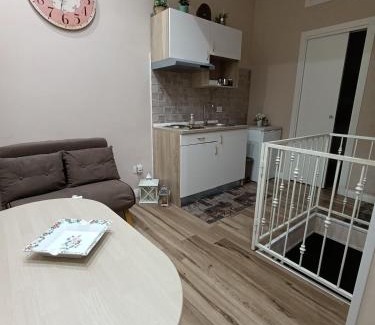 Naples City Centre Apartment | La petite maison