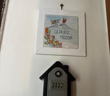 Naples City Centre Apartment | La petite maison