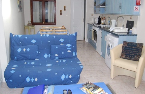 La Courade Cottage | La Petite Maison Sleeps 3 (1 double bedroom + sofa bed in lounge)