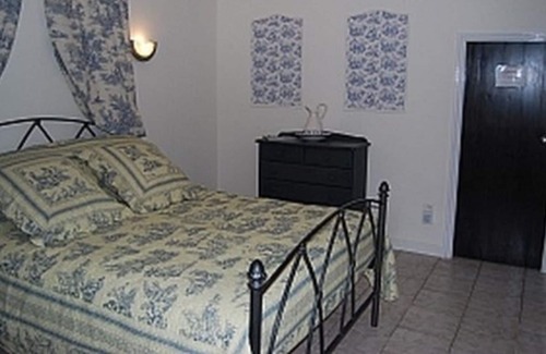 La Courade Cottage | La Petite Maison Sleeps 3 (1 double bedroom + sofa bed in lounge)