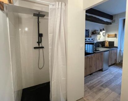 Avallon House | "La petite maison" Triplex au centre ville - Les Terres du Roy