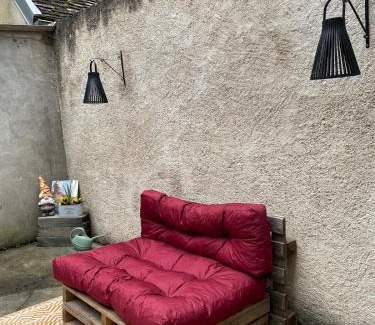 Avallon House | "La petite maison" Triplex au centre ville - Les Terres du Roy