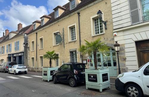 Rambouillet Apartment | La Petite Orangerie - near castle