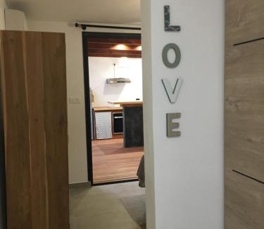 La Saline Les Bains House | La Petite Porte