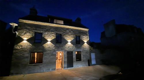 Ploudalmezeau House | La Petite Valise