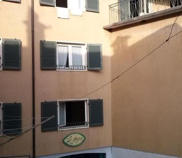Monasterolo del Castello Bed & Breakfast | La Piazza B&B