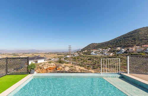 Coin Villa | La Piedra De Coin - Three Bedroom Villa, Sleeps 6