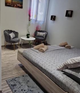 Puicheric Apartment | La Pierre Dorée