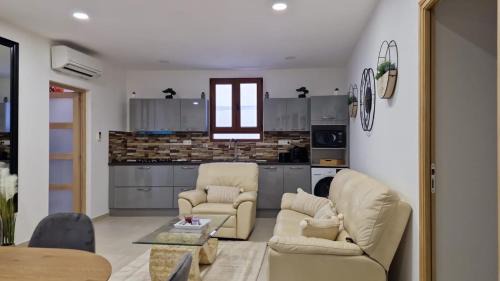 Puicheric Apartment | La Pierre Dorée