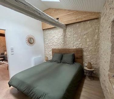 Eymet House | La Pierre Pourpre