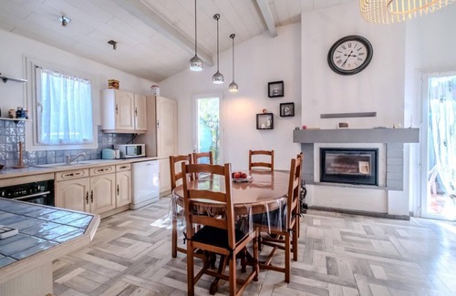 Salavas House | La Pinède, a welcoming family home, 5 minutes from Vallon Pont D'Arc