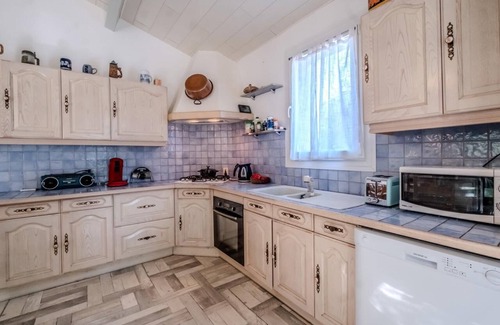 Salavas House | La Pinède, a welcoming family home, 5 minutes from Vallon Pont D'Arc