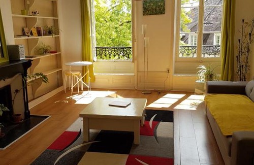 Dole Apartment | La place aux fleurs