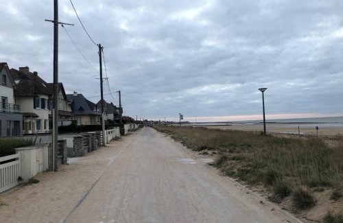 Hermanville-sur-Mer House | La plage au bout du jardin/Sword Beach cottage