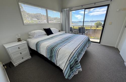 Whitianga Apartment | La Plage - Beachfront Apartment