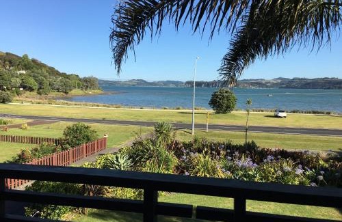 Whitianga Apartment | La Plage - Beachfront Apartment
