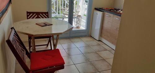 Saint Felix Apartment | La plage de Petit-Havre
