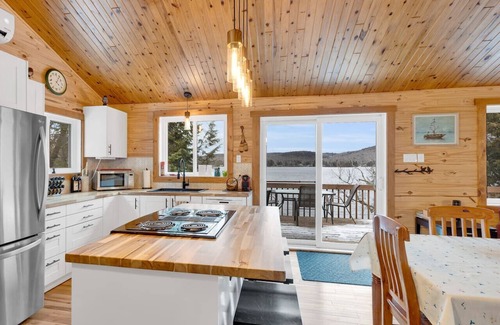 Amherst Ski Chalet | La Plage Sucrée - Private beach