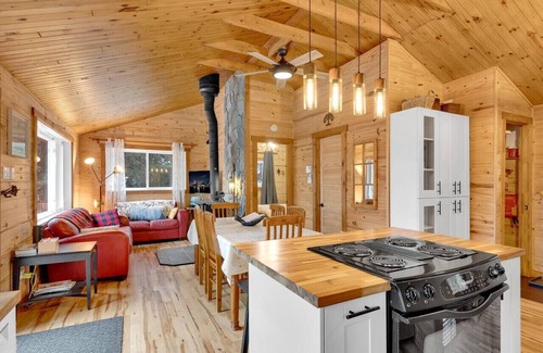 Amherst Ski Chalet | La Plage Sucrée - Private beach