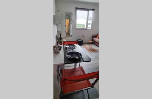 Port Apartment | La plage Superbe studio refait à neuf