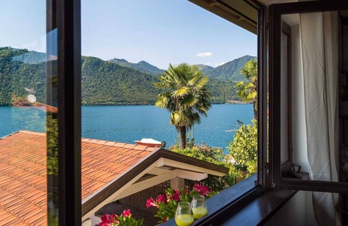 Pettenasco Villa | LA PLAYA villa with private beach