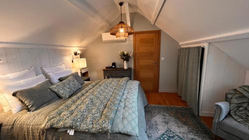 Aix-en-Issart House | La Plonploniere