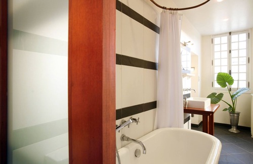 Saintes House | La Porte Rouge - The Red Door Inn Chambres d'Hotes