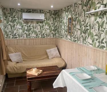Drevant House | La Ptite maison du Canal