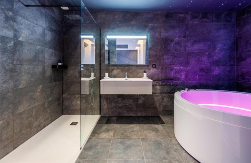 La Joliette Apartment | La Purple Suite