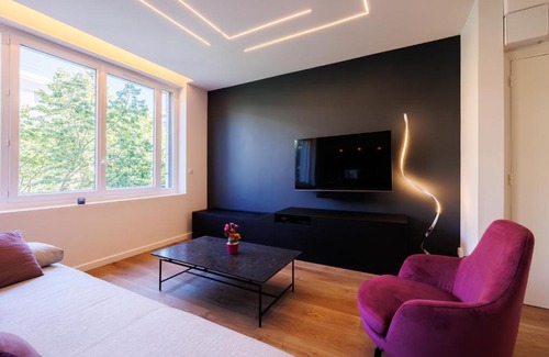 La Joliette Apartment | La Purple Suite